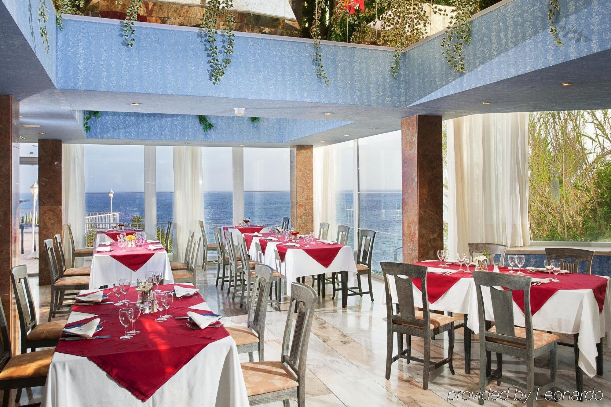 Holiday Inn Algarve - Armacao De Pera, An Ihg Hotel المطعم الصورة