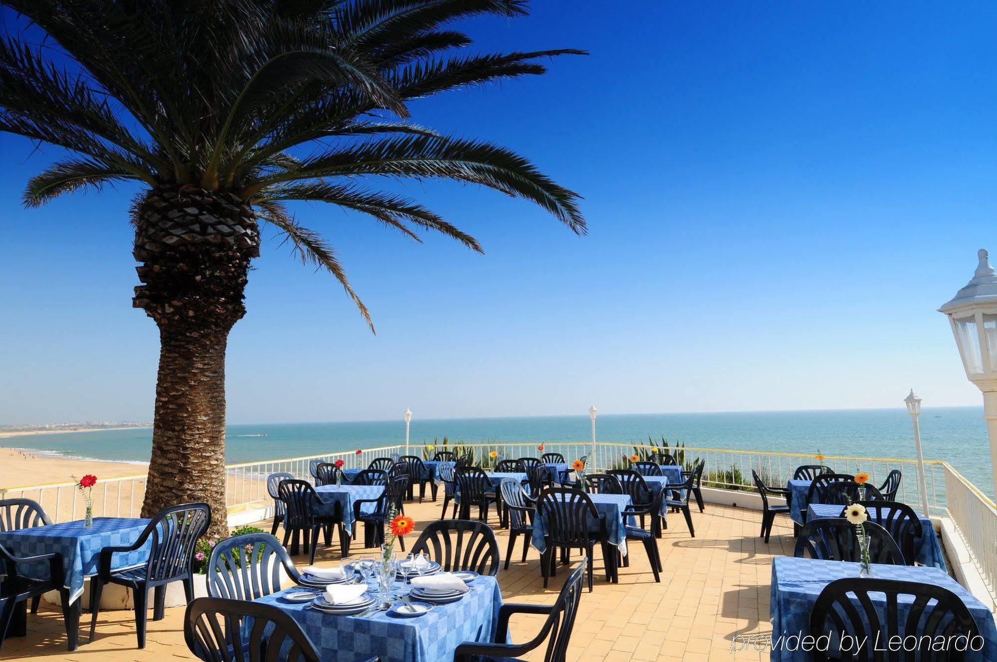 Holiday Inn Algarve - Armacao De Pera, An Ihg Hotel المطعم الصورة